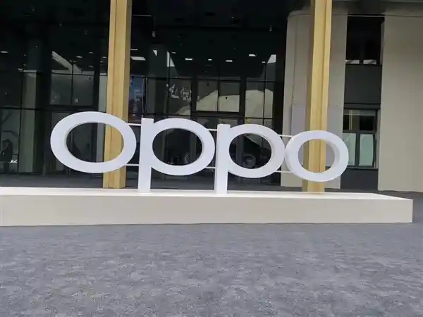 全球最薄折叠机震撼登场！OPPO Find N5曝光：对称式潜望三摄引爆科技潮流